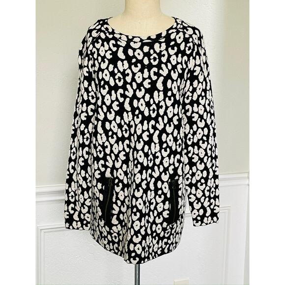 Red Saks Fifth Avenue Black & White Leopard Animal Print Tunic Sweater - Picture 2 of 8